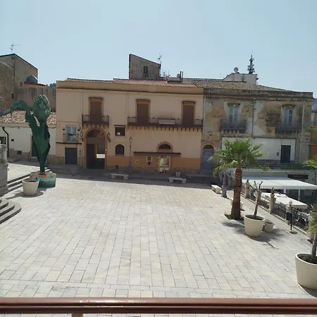 La Casa Sulla Piazza *